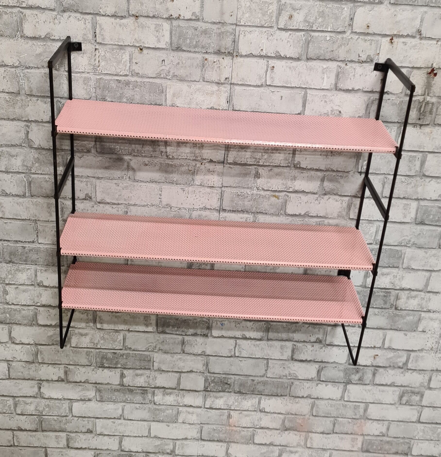 Perforate shelf
