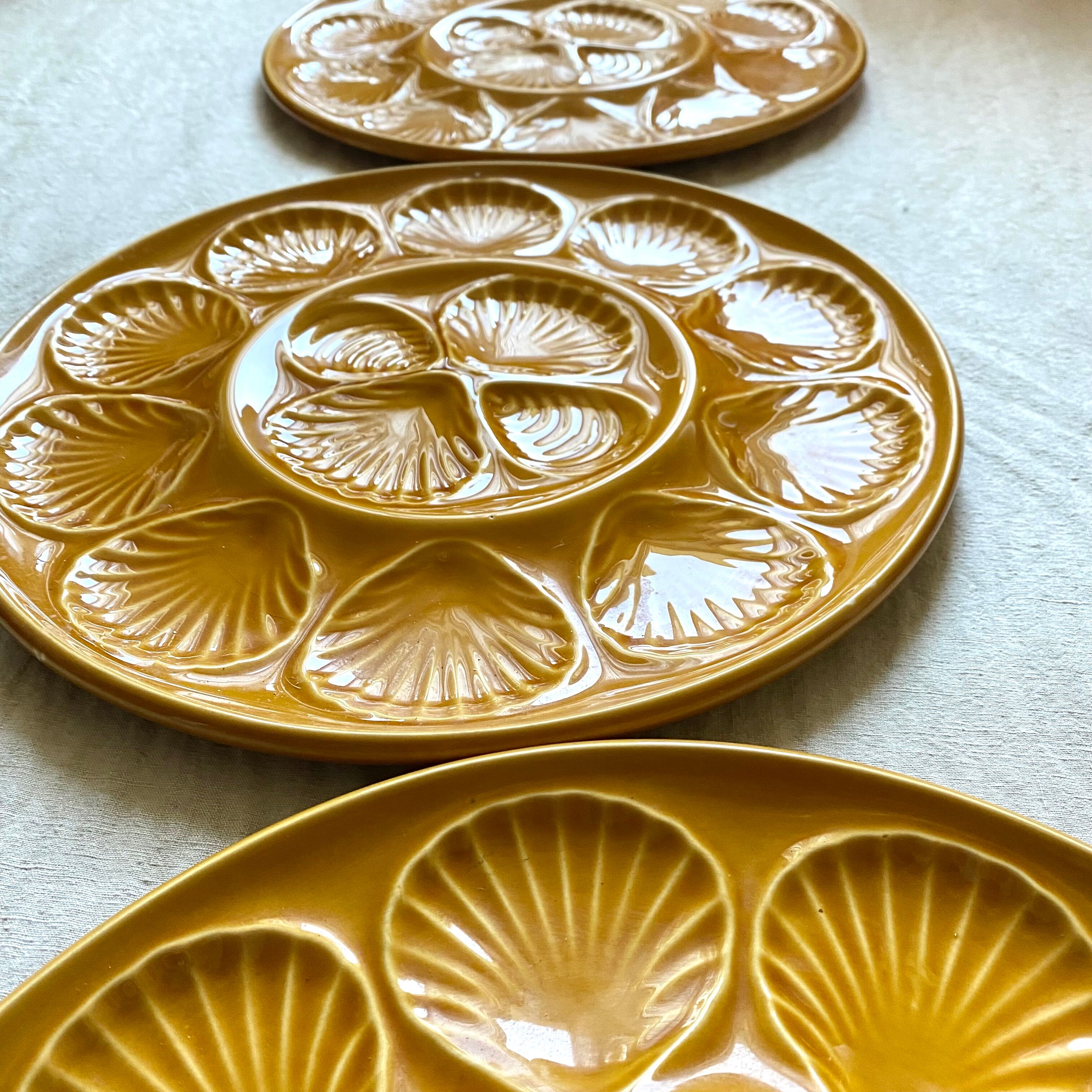 Ceramic oyster dishes