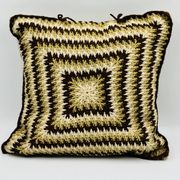 Coussin en crochet vintage années 70