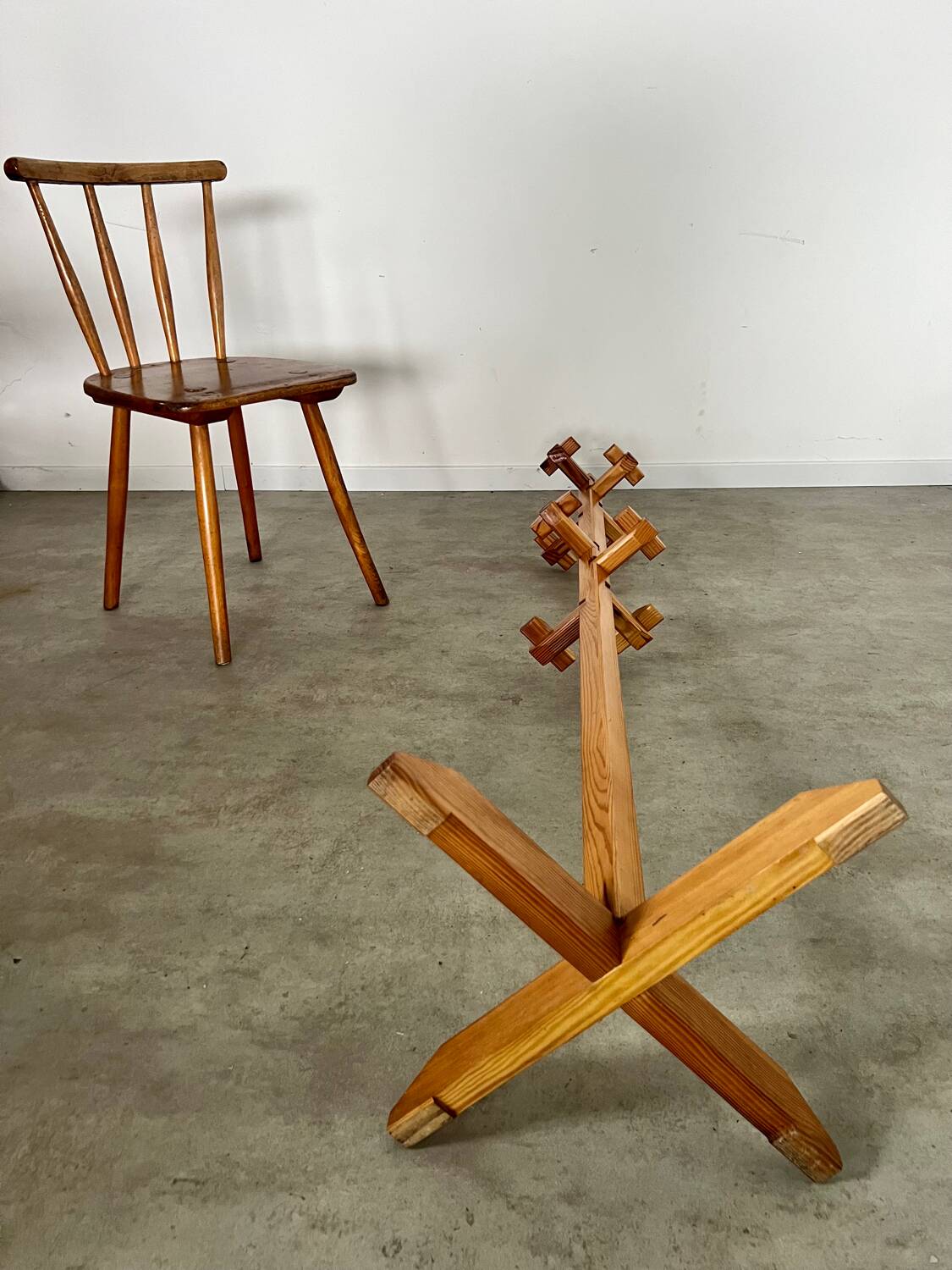 Old designer pine coat rack from the 60s in chalet wood