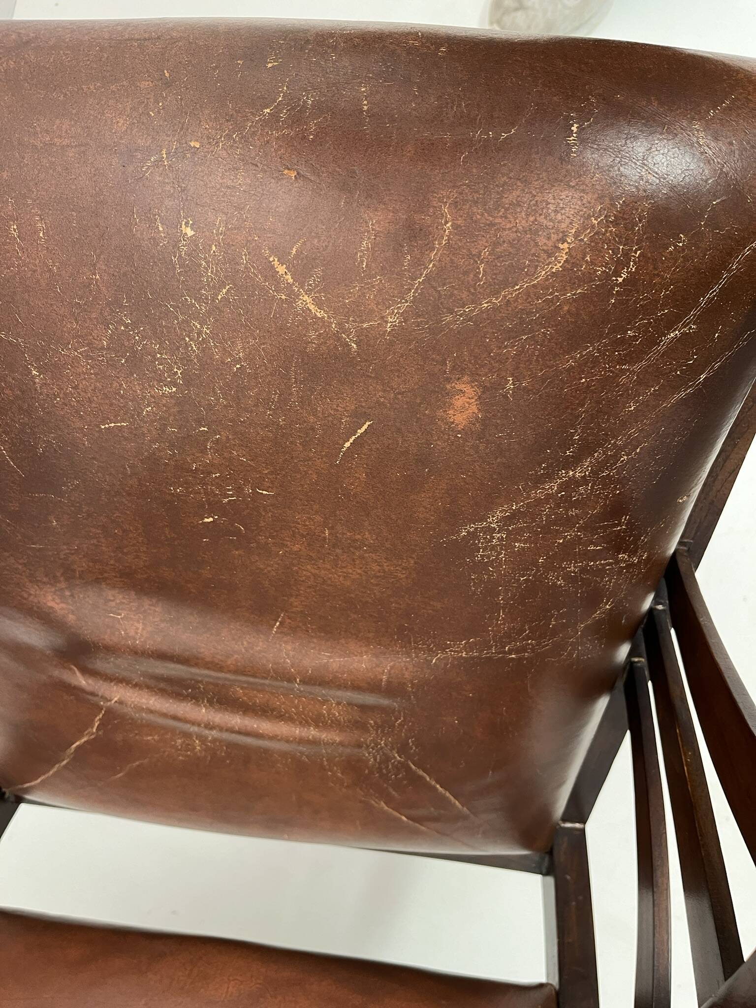 Colonial armchair in teak and leather