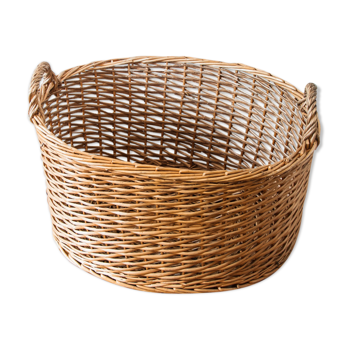 Oval wicker panière
