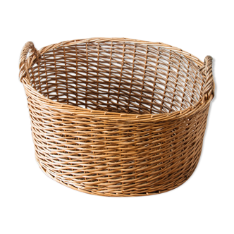 Oval wicker panière