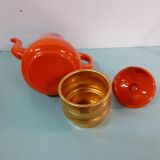 Orange enamelled sheet maker