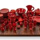 Exceptionnel service de table rouge signé Robert Picault vers 1955.