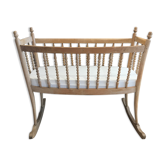 Berceau lit d’enfant en bois perlé