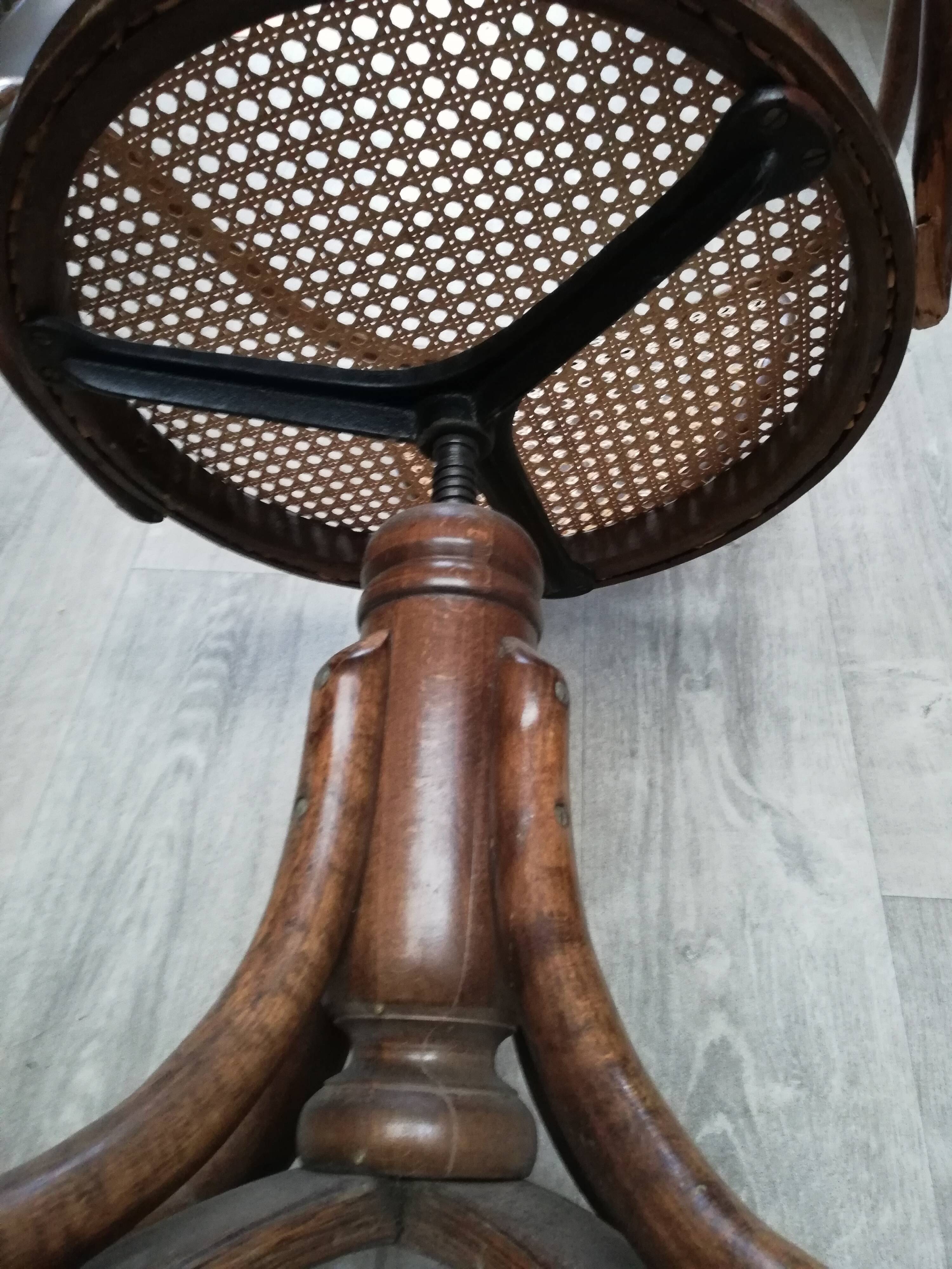 Office chair with curved wood swivel screw and Thonet cannage