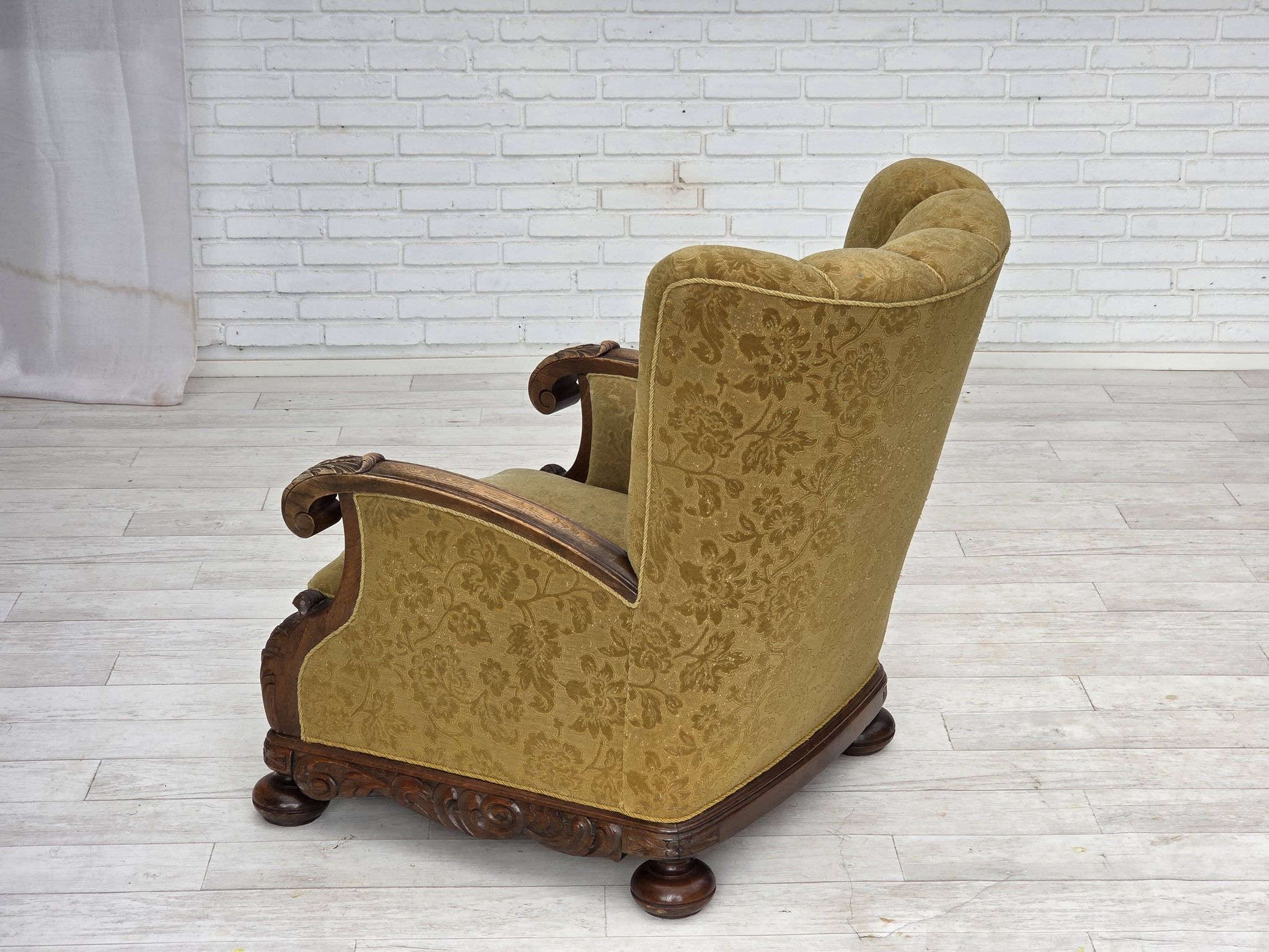 Fauteuil danois à dossier haut, années 1960, laine d'ameublement, bois de chêne massif.