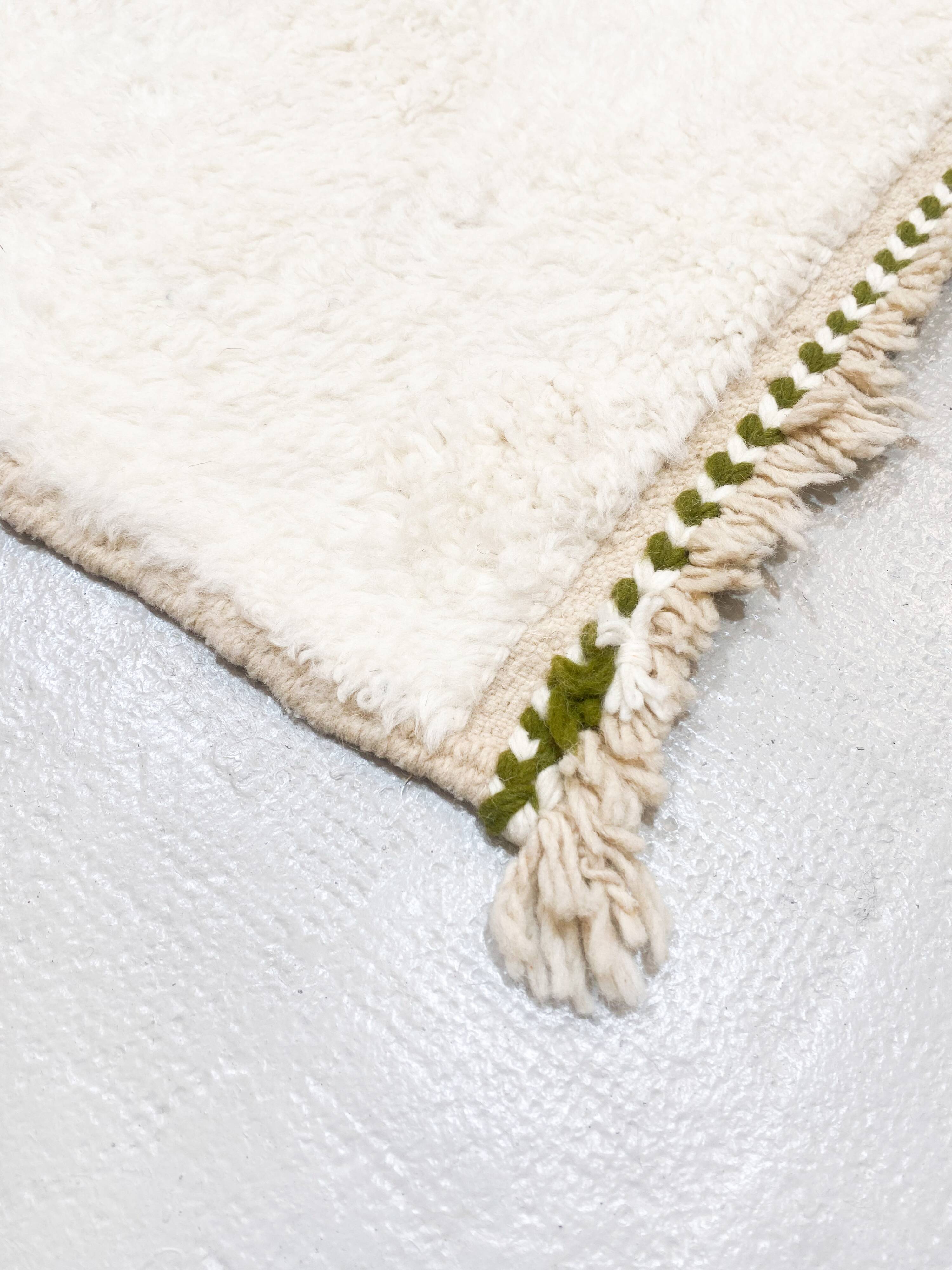 Beni Ouarain Moroccan Berber rug with khaki patterns 2.41x1.68m