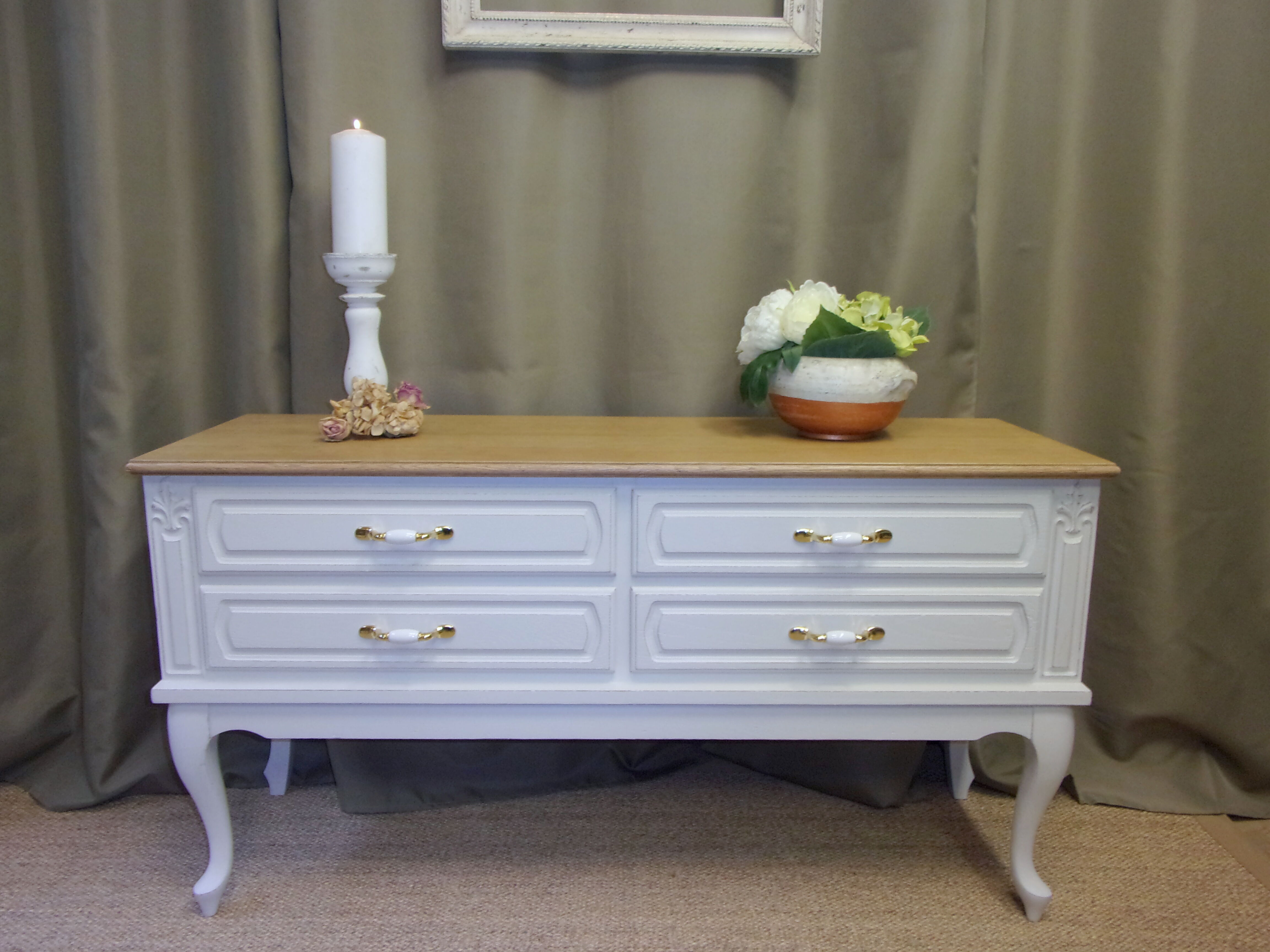 Commode basse meuble TV rangements relooké gris claire et bois naturel