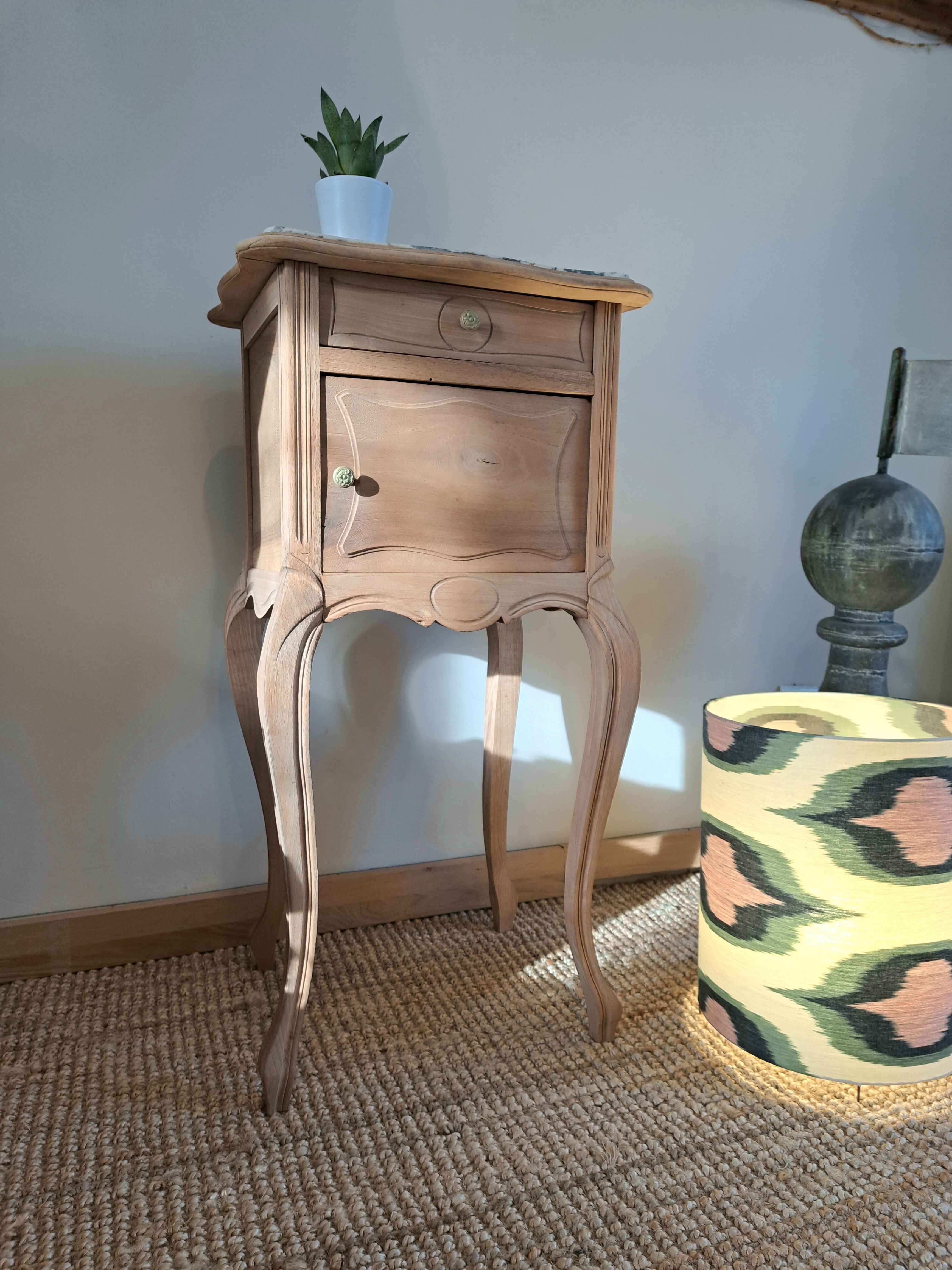Table d'appoint chevet de style louis XV bois clair