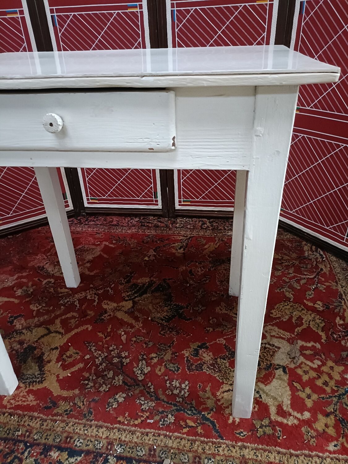 Table d'appoint vintage en bois avec tiroir