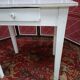 Table d'appoint vintage en bois avec tiroir