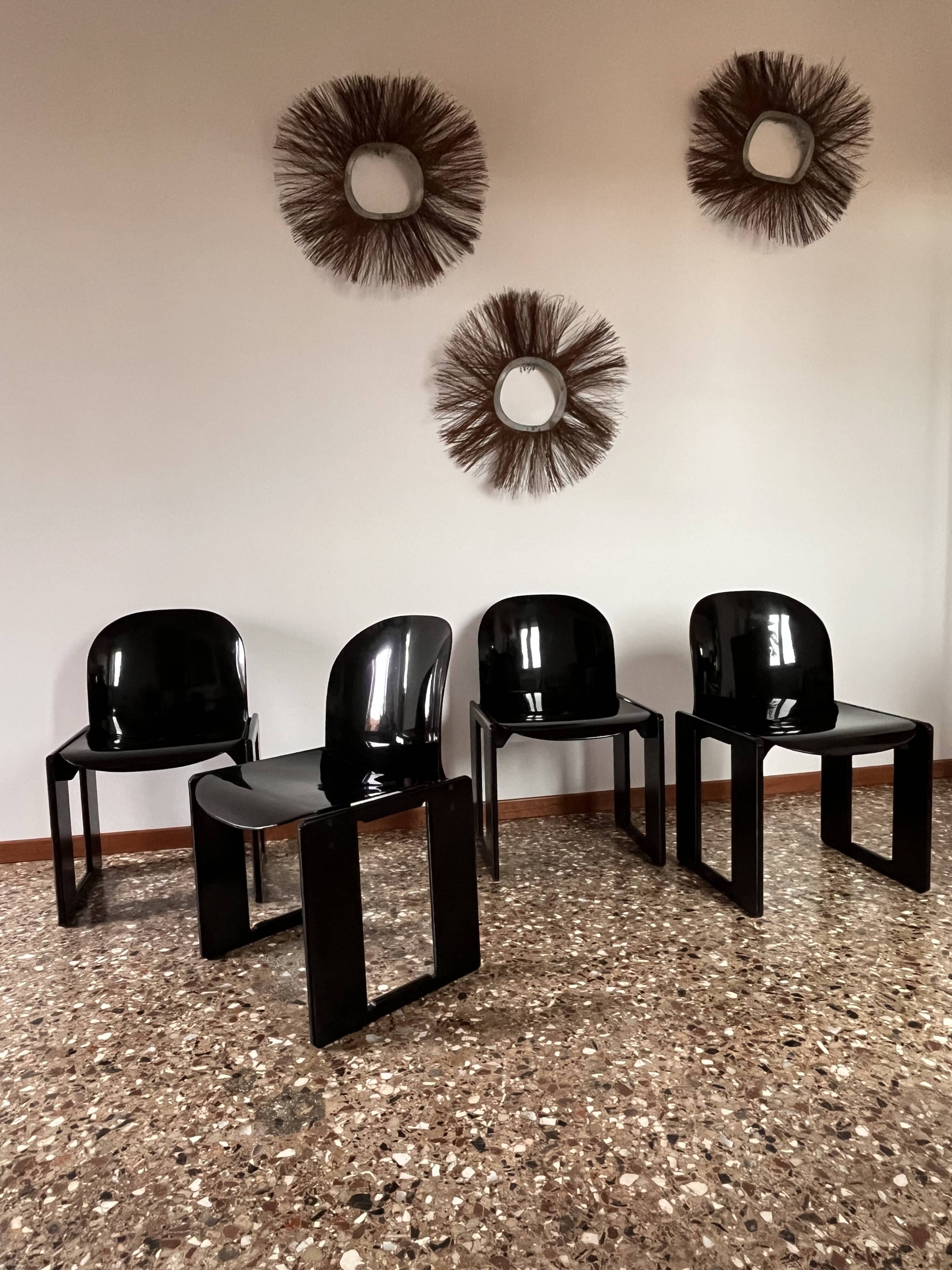 Chaises Dialogo d'Afra et Tobia Scarpa pour B&B Italia