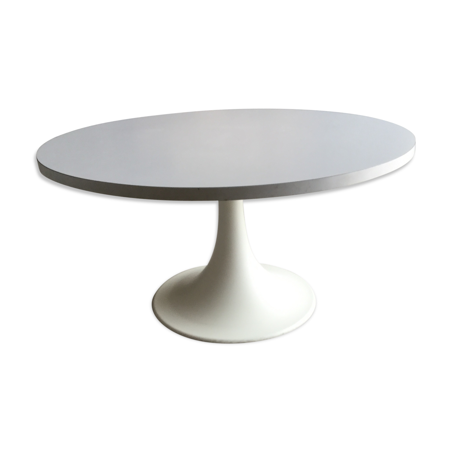Round coffee table