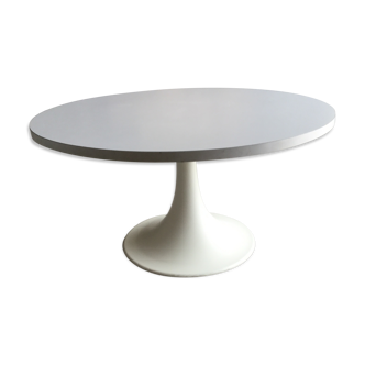 Round coffee table