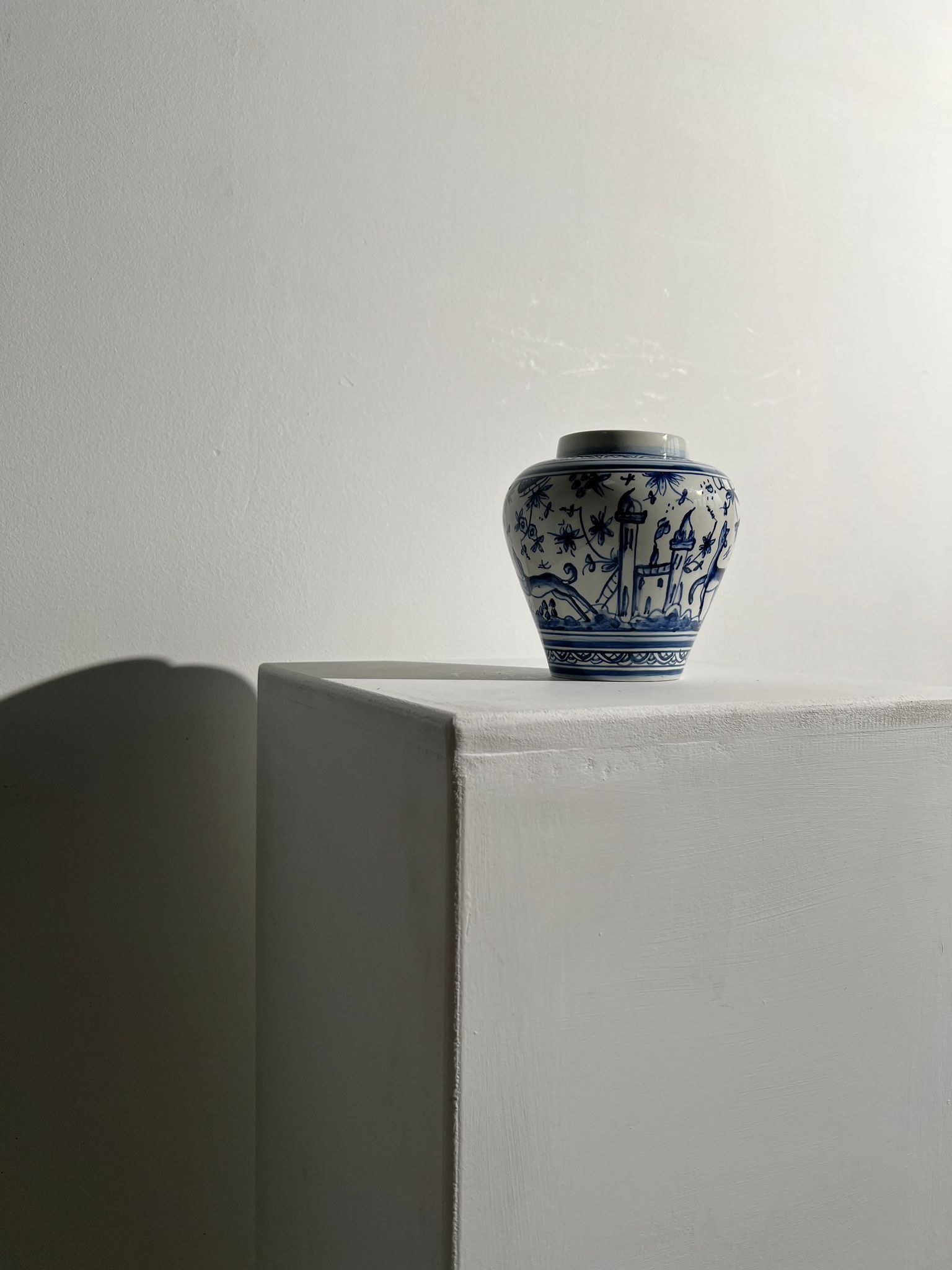 Blue and white Portuguese handmade vase with stylized pastoral pattern H:12,5cm