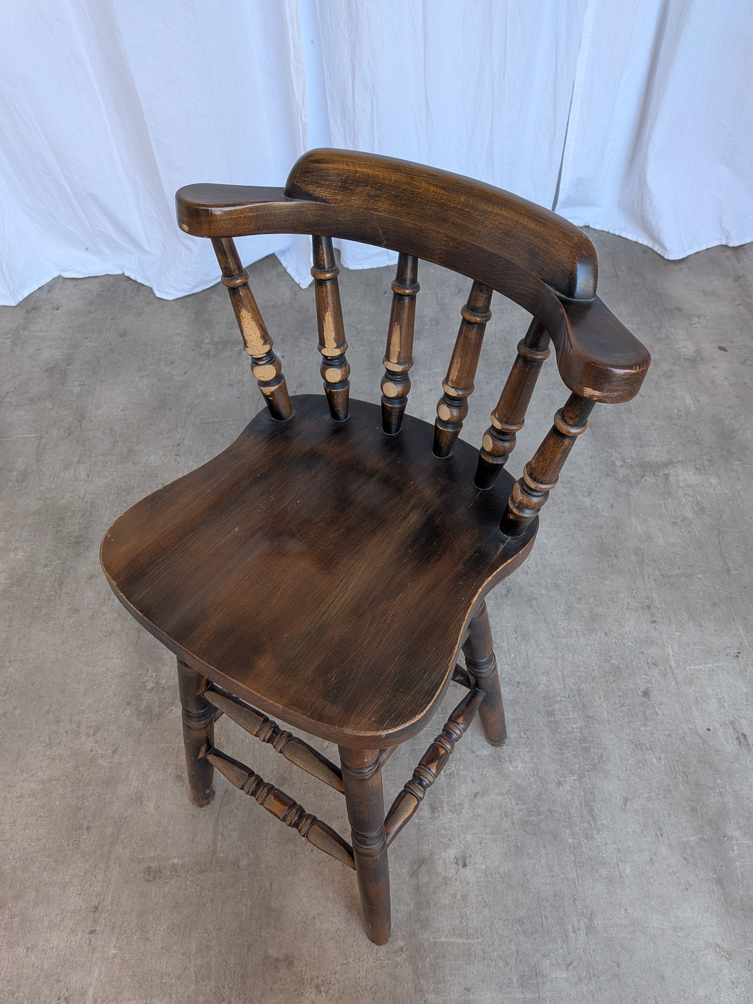 Chaise de bar en bois sculpté vintage : tabouret haut de ferme des années 1970