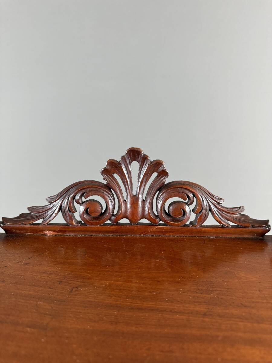 Étagère en chêne sculpté, XIXe siècle