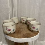 Teapot with 6 cups in a set