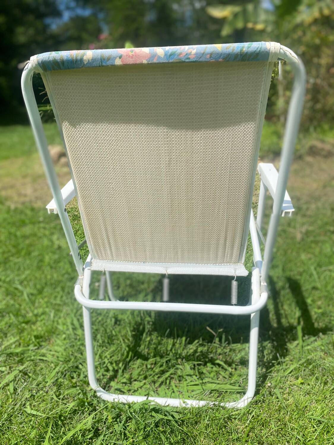 Flowery garden armchair