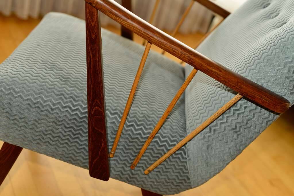 Deux élégants fauteuils Art déco bleu tourterelle – récemment retapissés