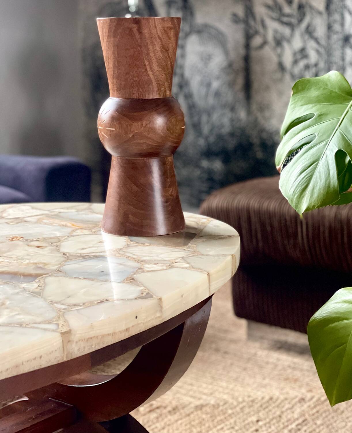 Coffee table in wood, marble and onyx.