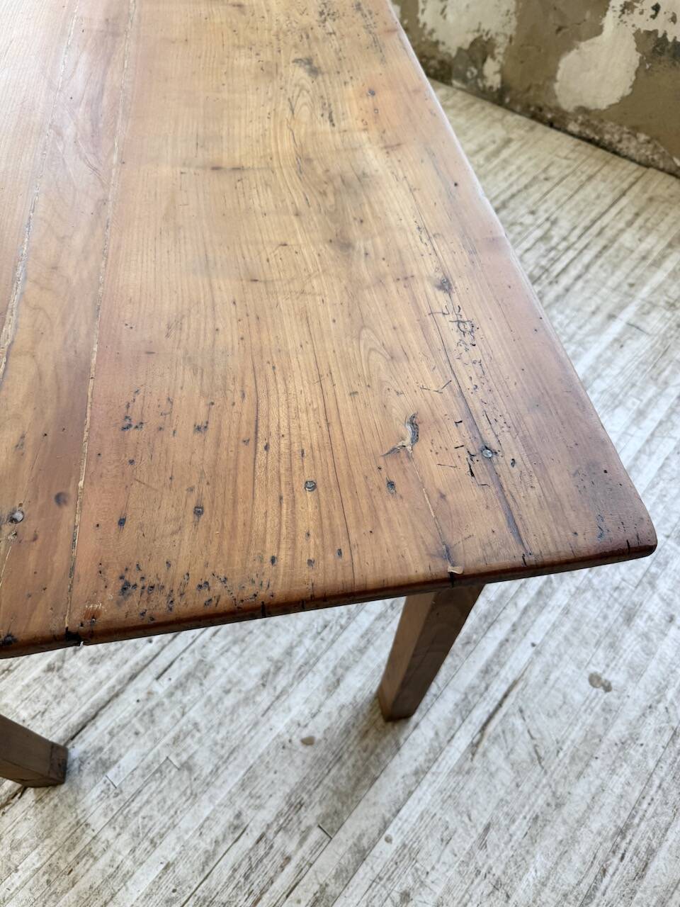 Cherry farmhouse table 1m8