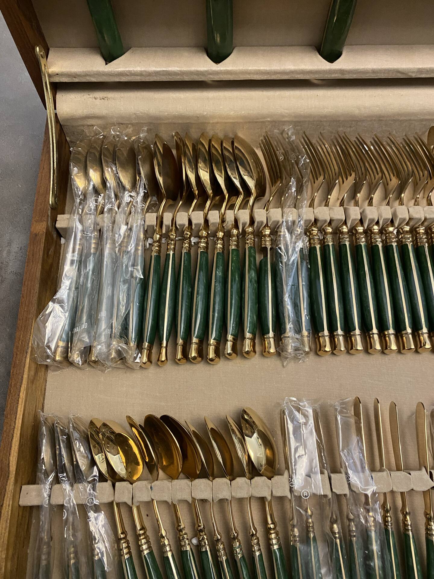 Ménagère Vintage Laiton & Teck Style Mid-Century – 1960/1970 – Manches