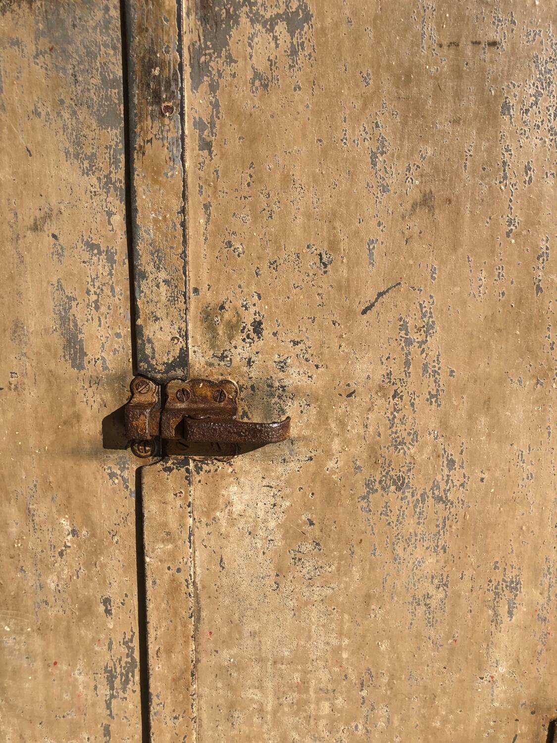 Metal workshop cabinet