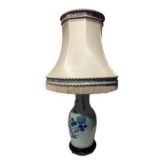 Table lamp with lampshade