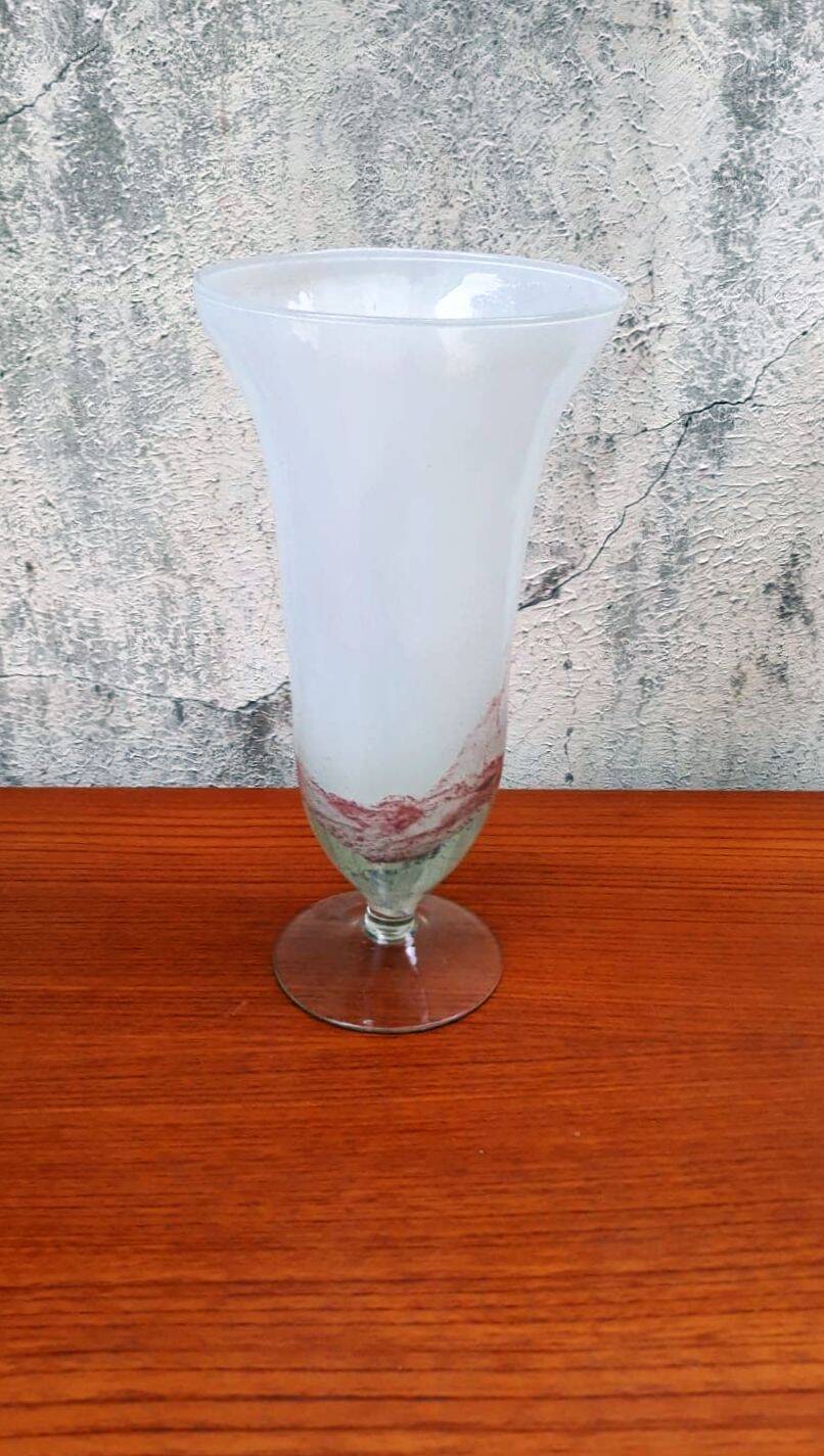 Trumpet vase on a stand in blown glass.