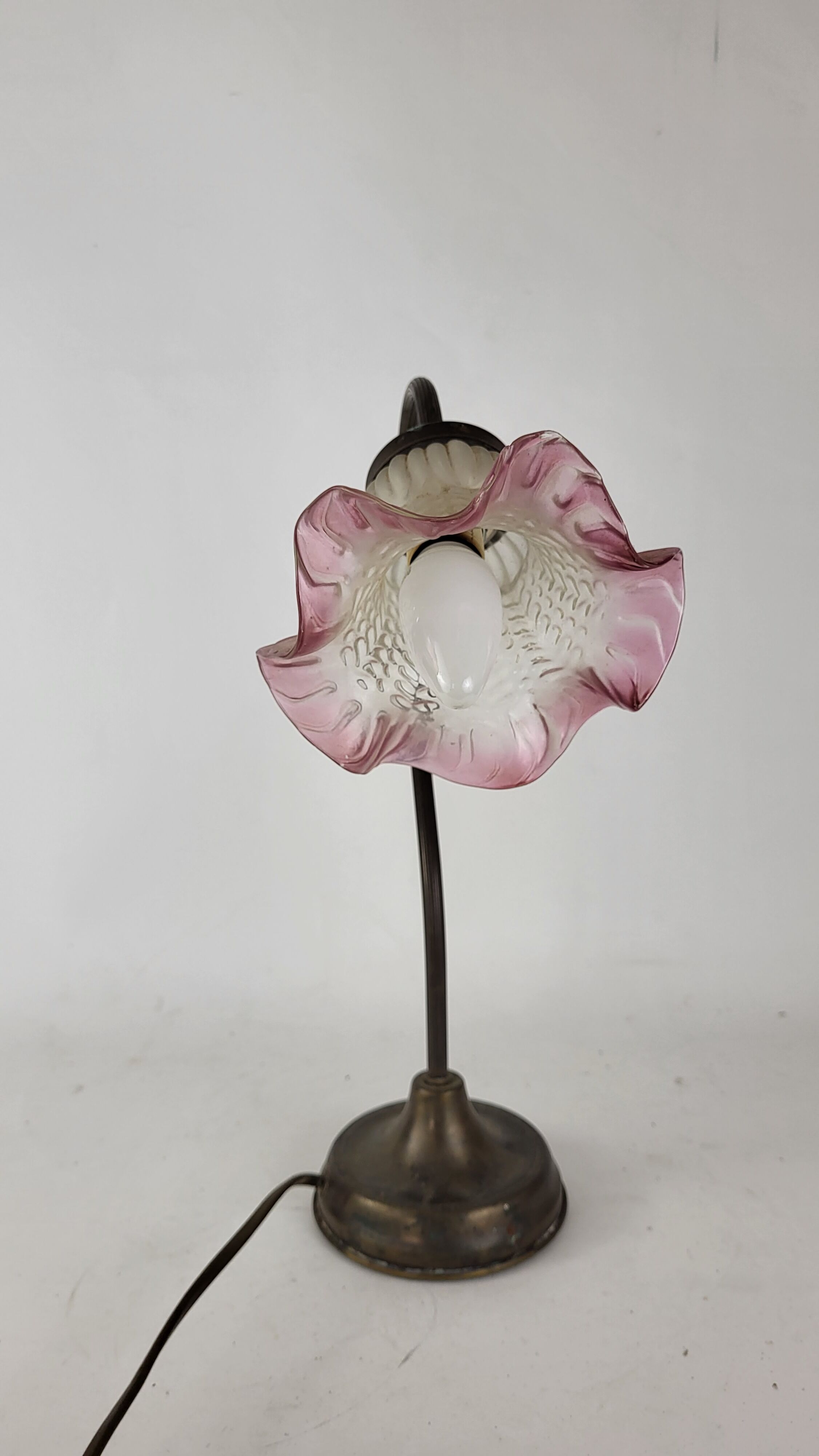 Gooseneck tulip lamp
