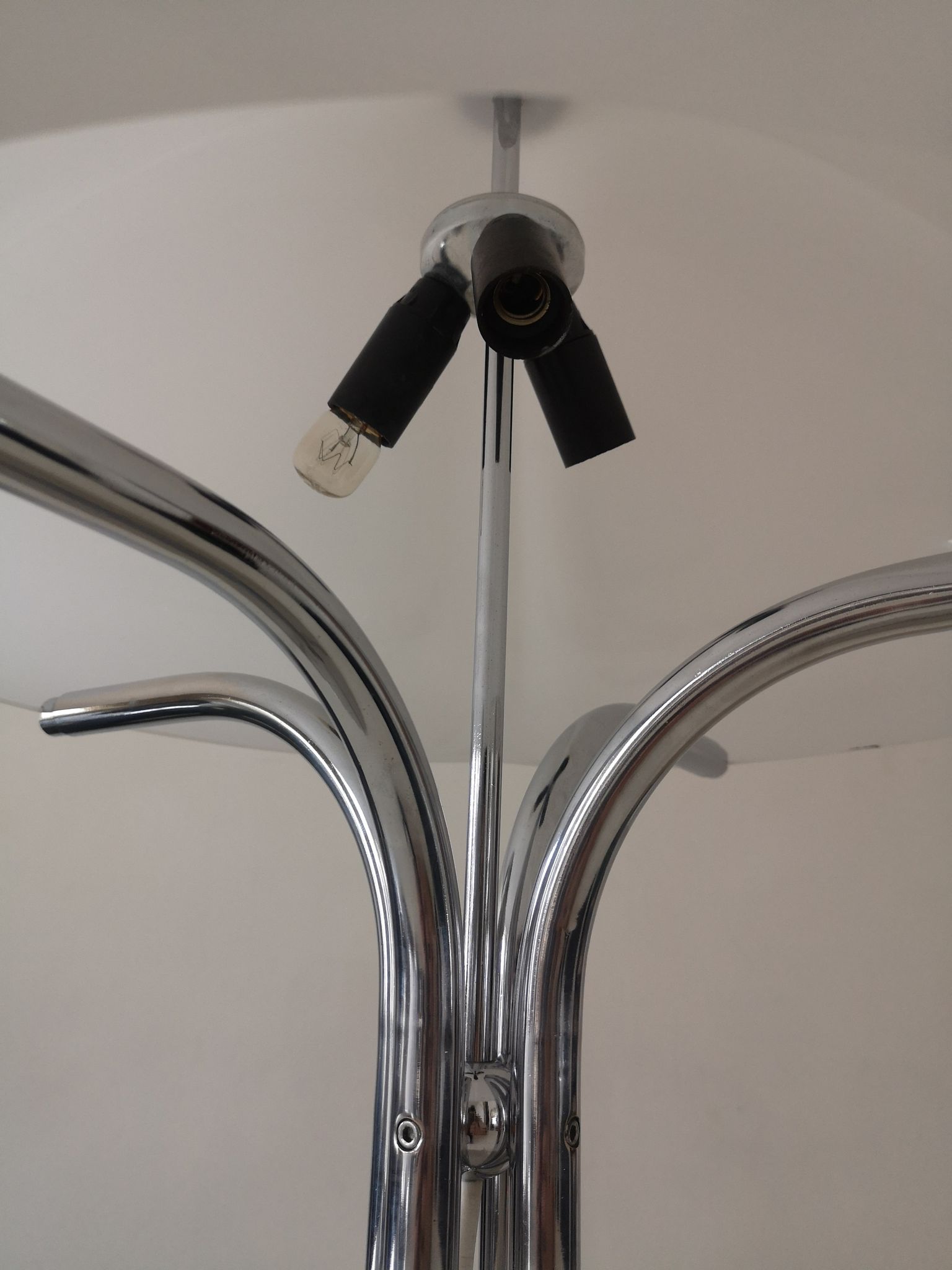 Mushroom lamp "quadrifoglio" in chrome metal by Gea Aulenti, harvey guzzini 1970