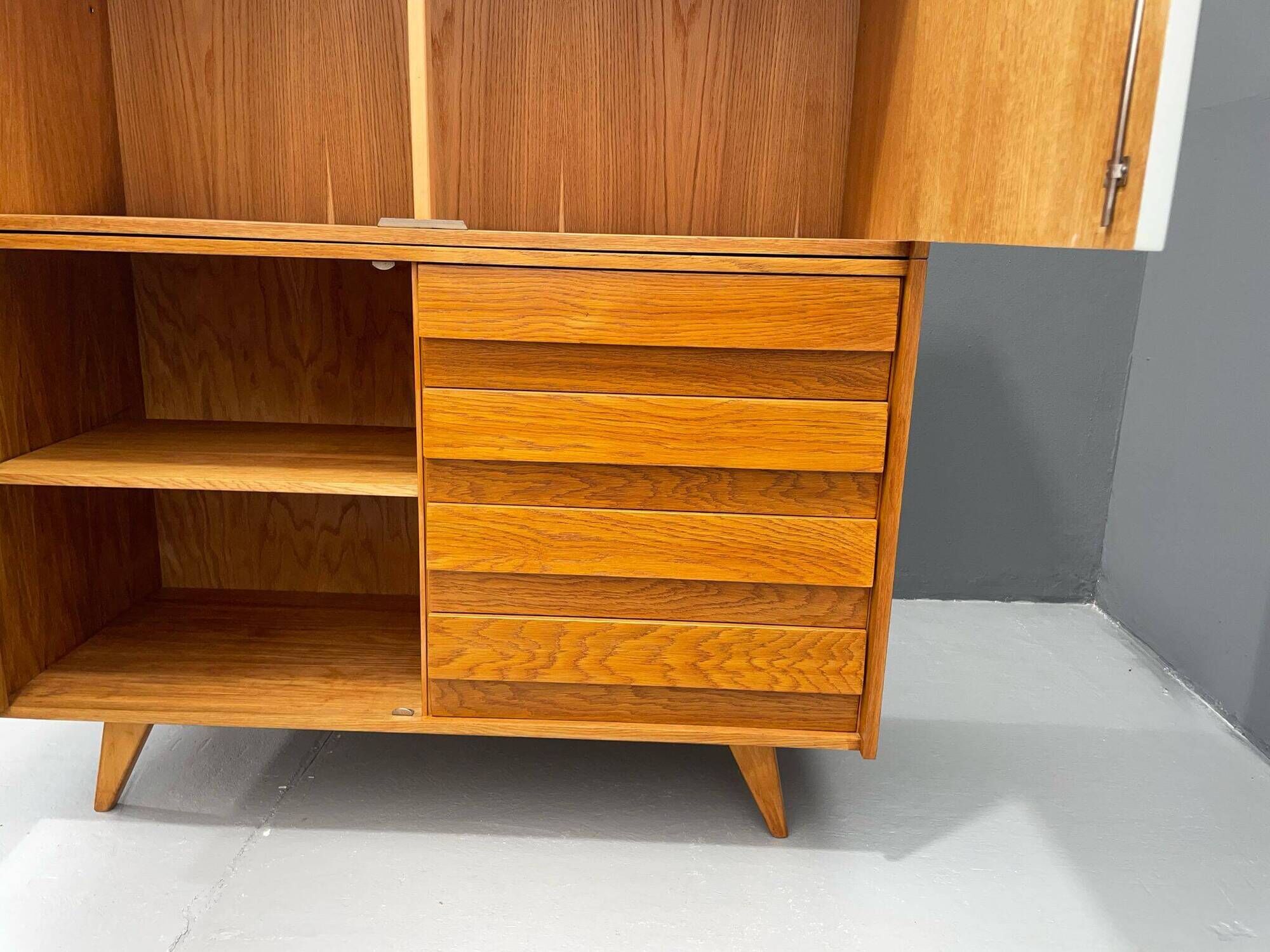 Meuble U-450 en Chêne par Jiří Jiroutek pour Interiér Praha, Tchécoslovaquie, 1