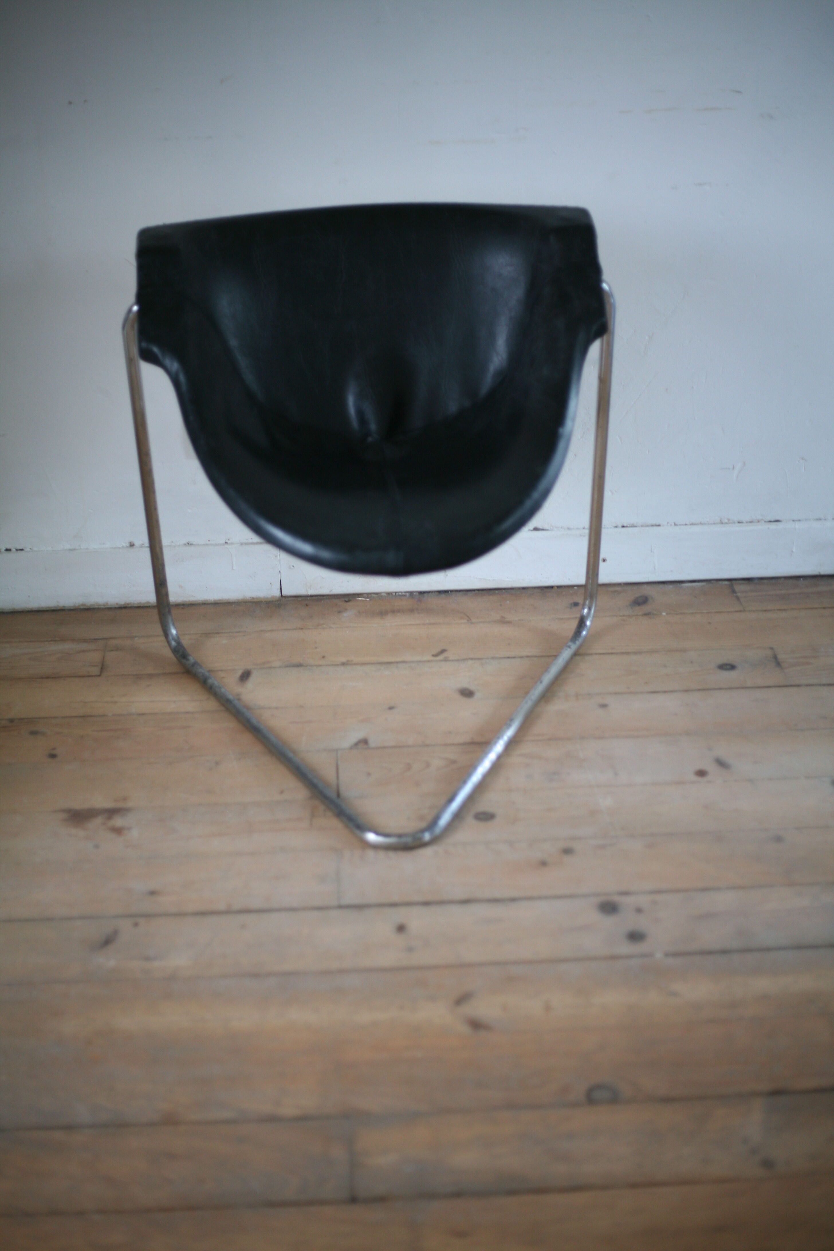 Pussycat chair, Steiner edition, design by Kwok Hoi Chan, France , 1969