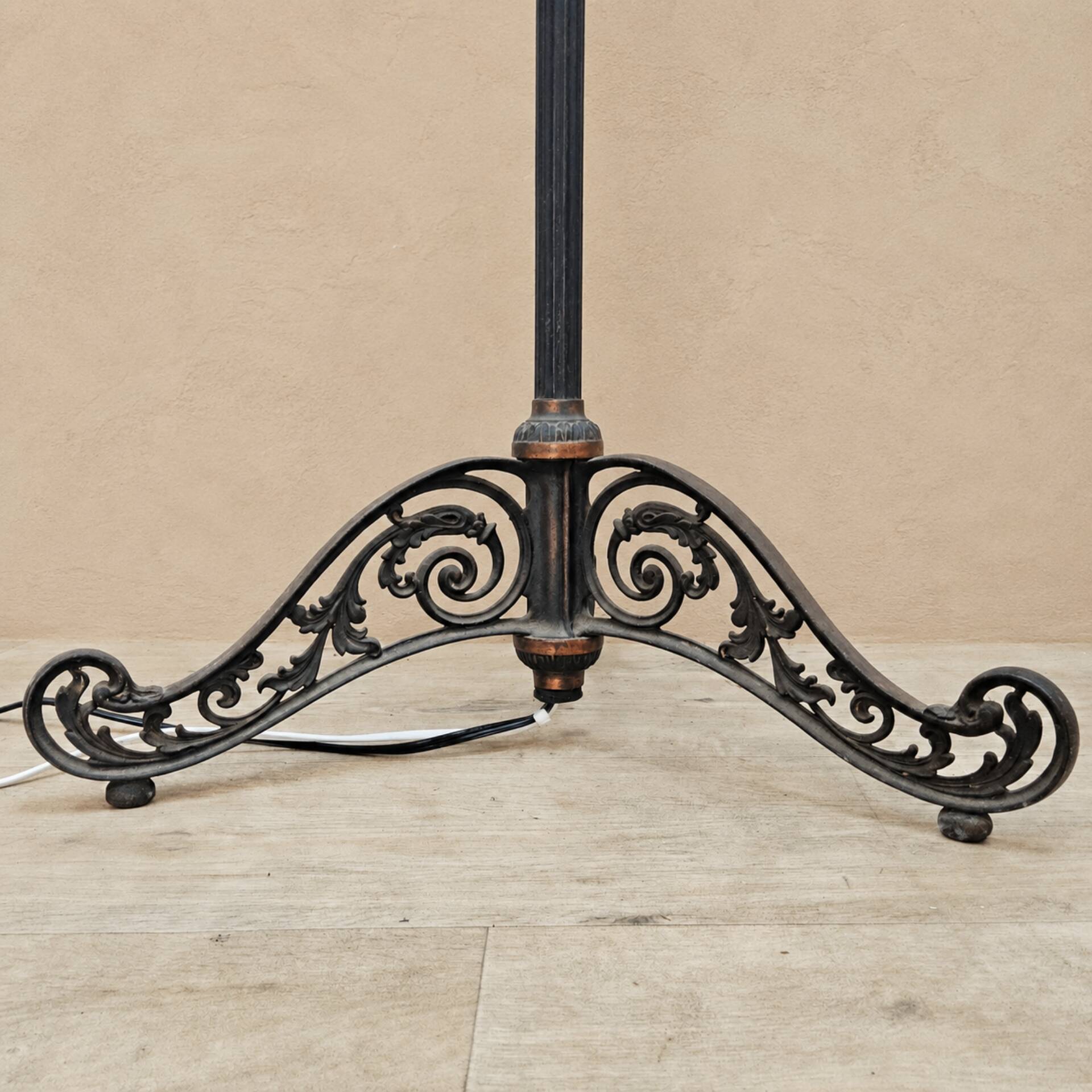 Antique Art Nouveau floor lamp with fan "Luminaire"
