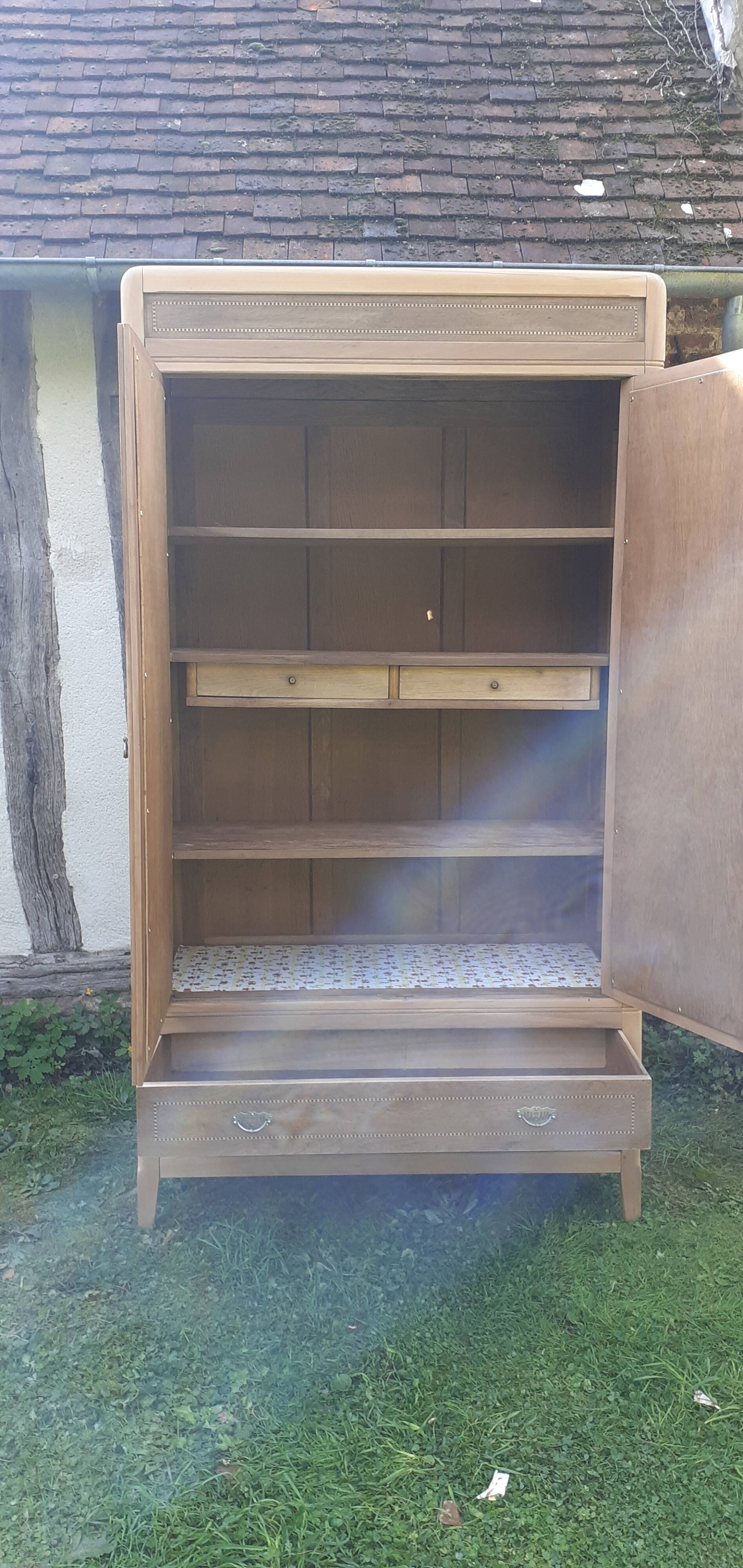2-door, 1-drawer mirrored cabinet in art deco style, raw oak wood