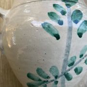 Ancient orza from Lucena, Córdoba, glazed Andalusian pottery with a veined decoration.