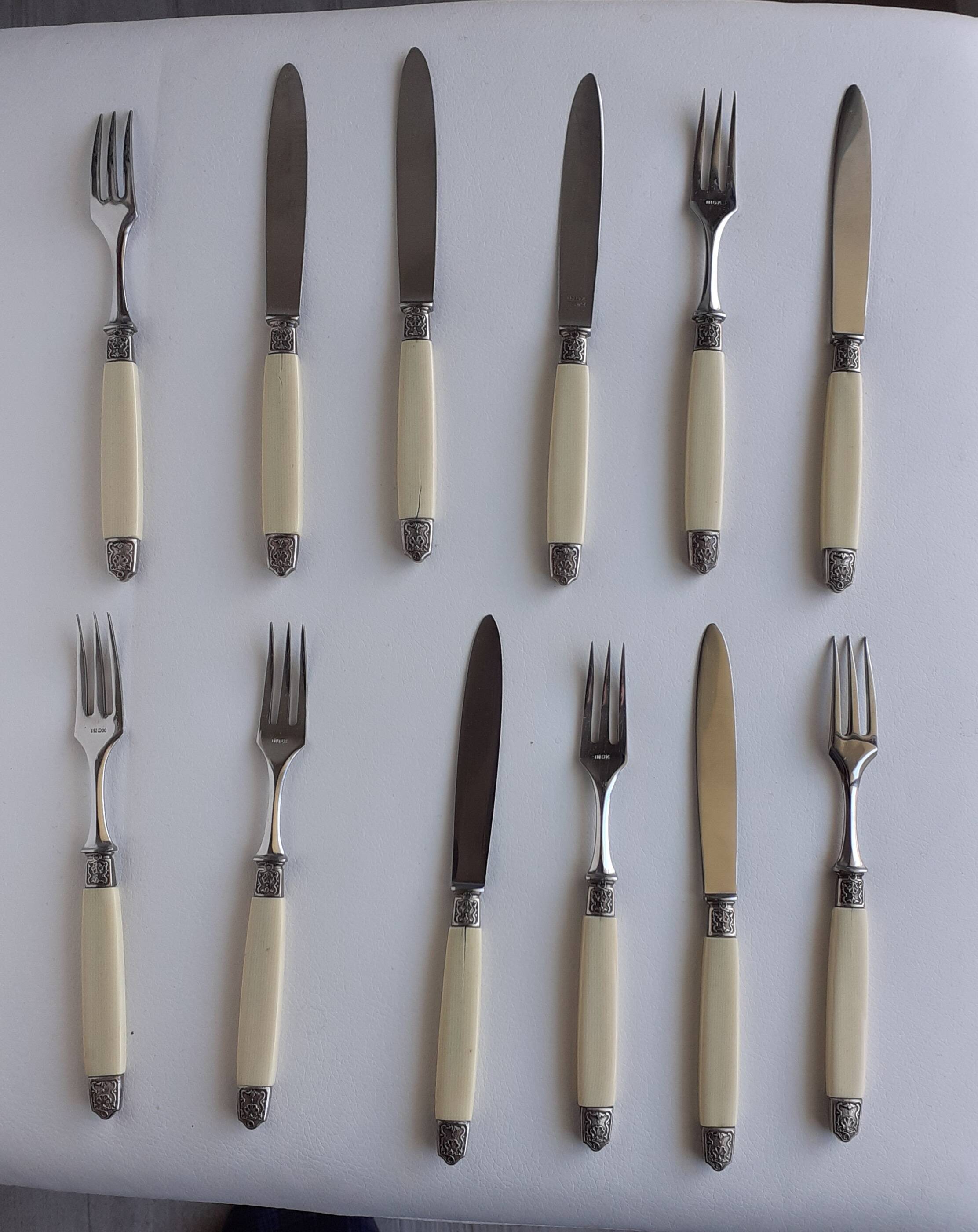 Ménagère / Couteaux & Fourchettes à dessert ancienne