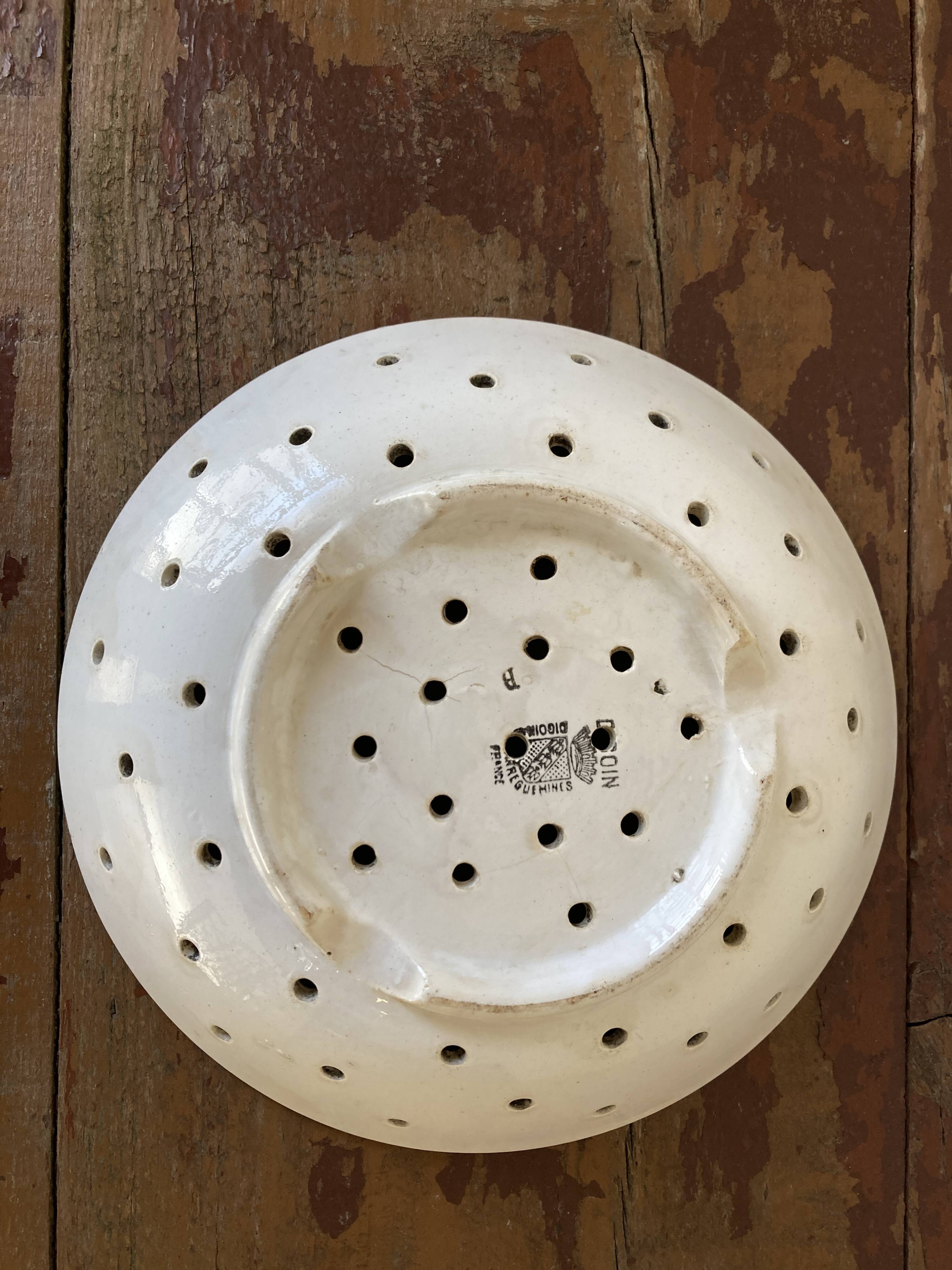 Country plate in ivory earthenware from Sarreguemines, serving dish 1900