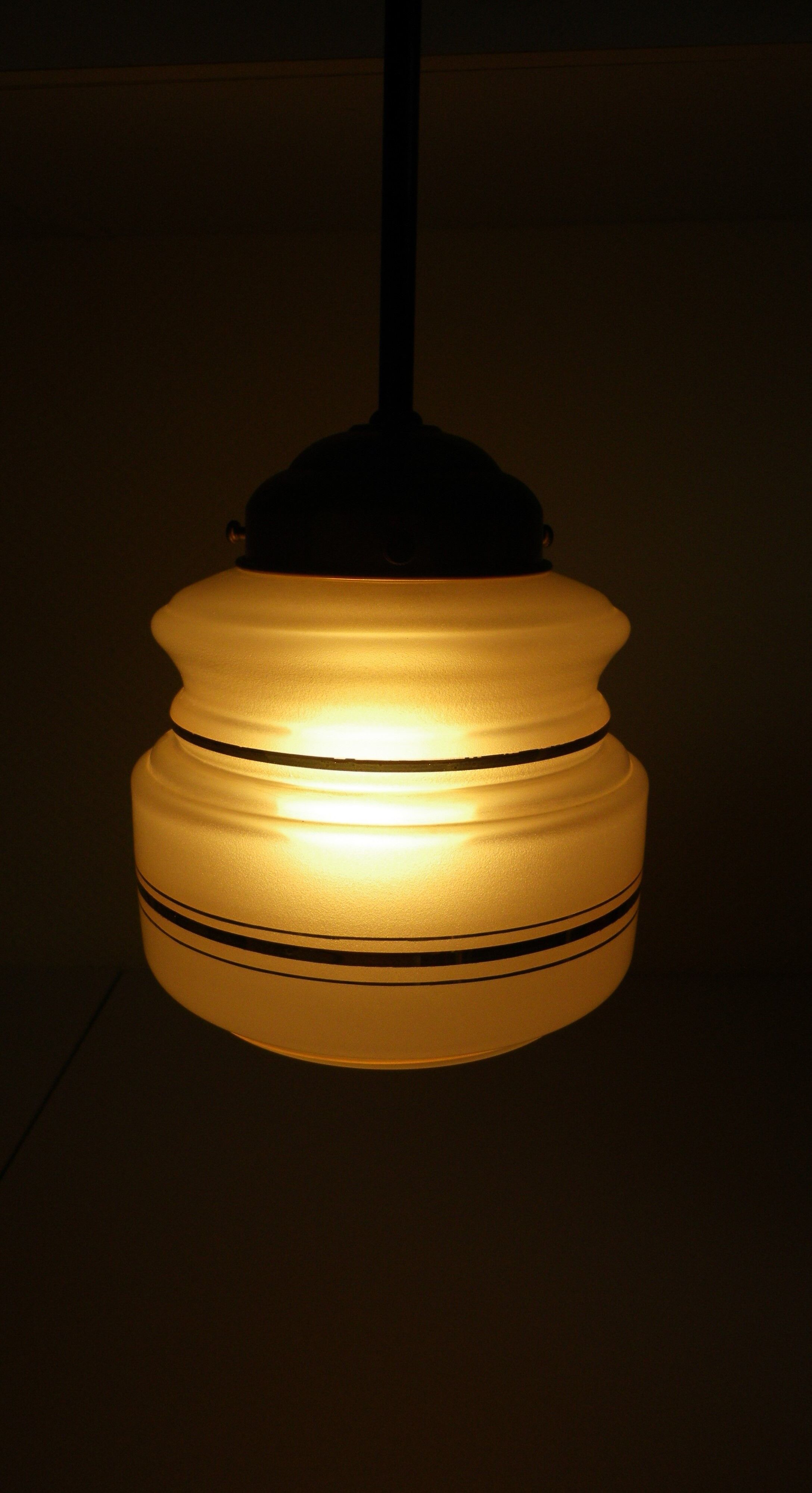 Suspension in brass and opaline country based 1960s/1970s