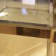 Table basse laiton, verre & lucite