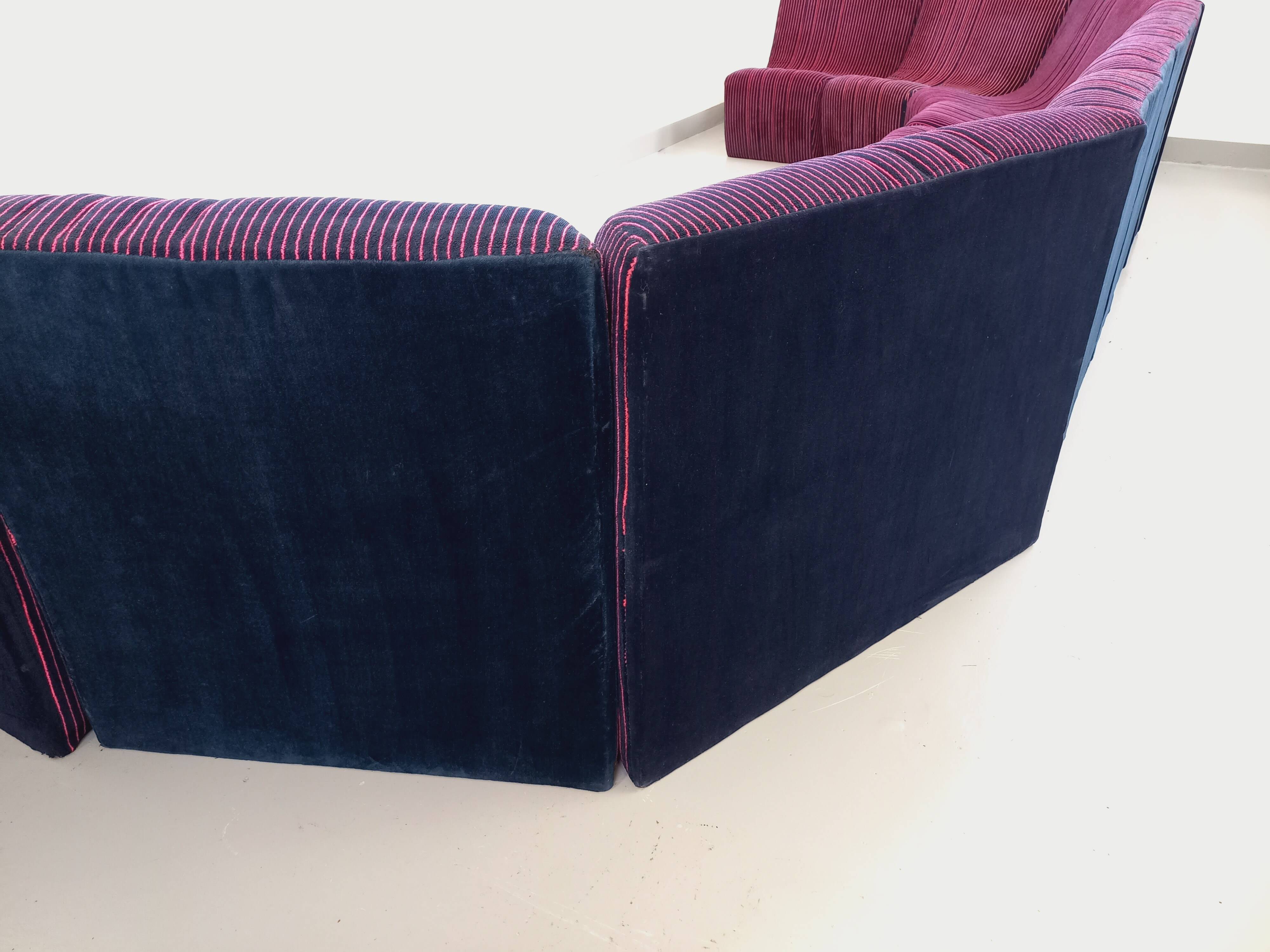 Vintage Snake modular sofa composed of 11 armchair modules and 3 velvet fabric poufs