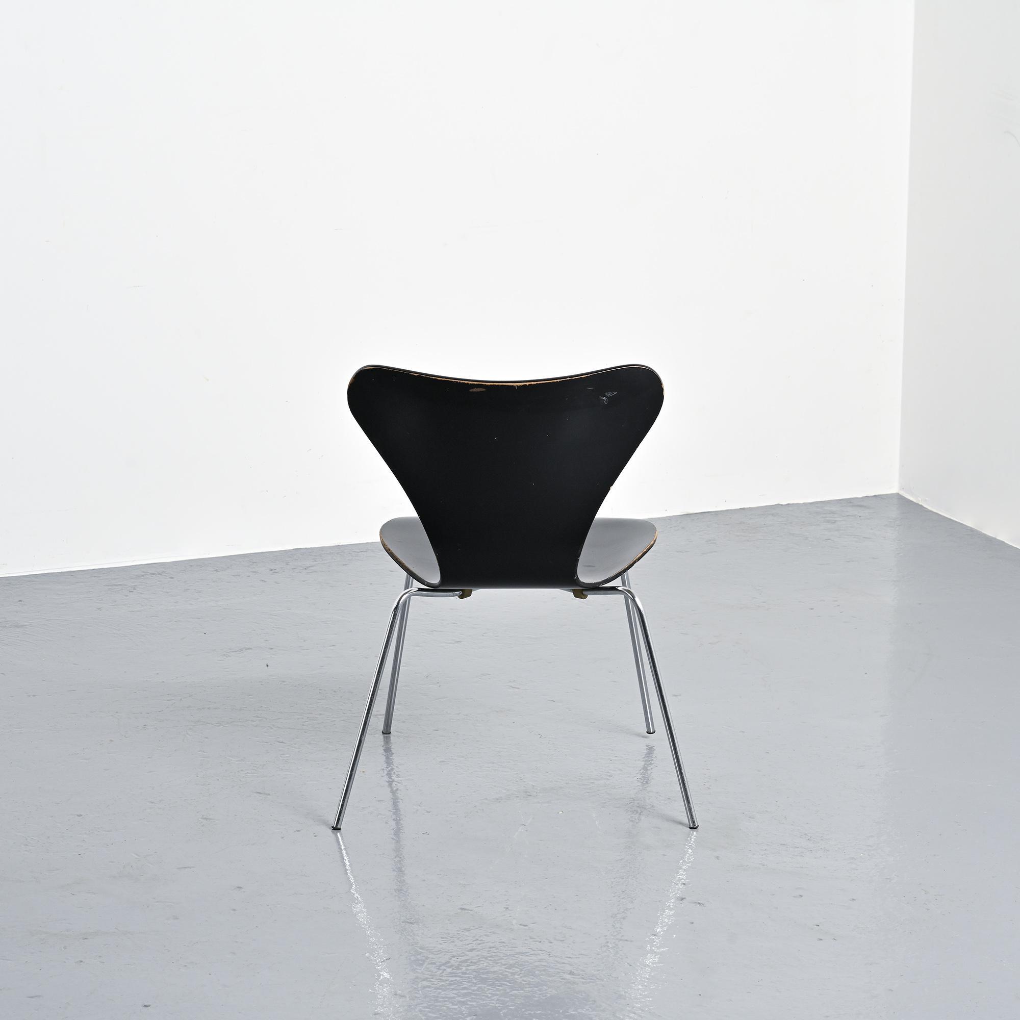 Suite de 8 chaises modèle 3107 par Arne Jacobsen, circa 1974