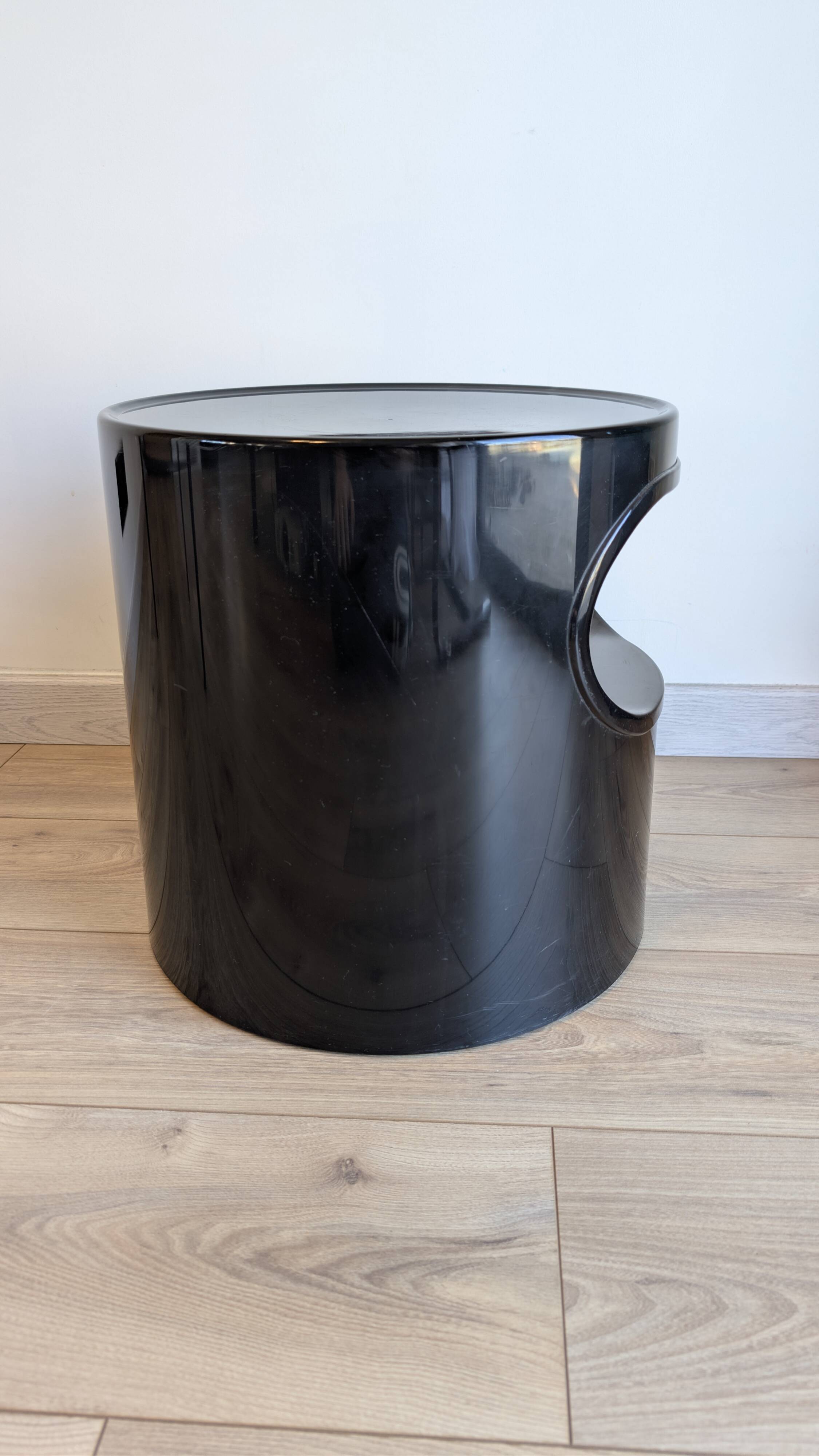 Bedside table Artemide design Emma Gismondi Schweinberger, Space A furniture
