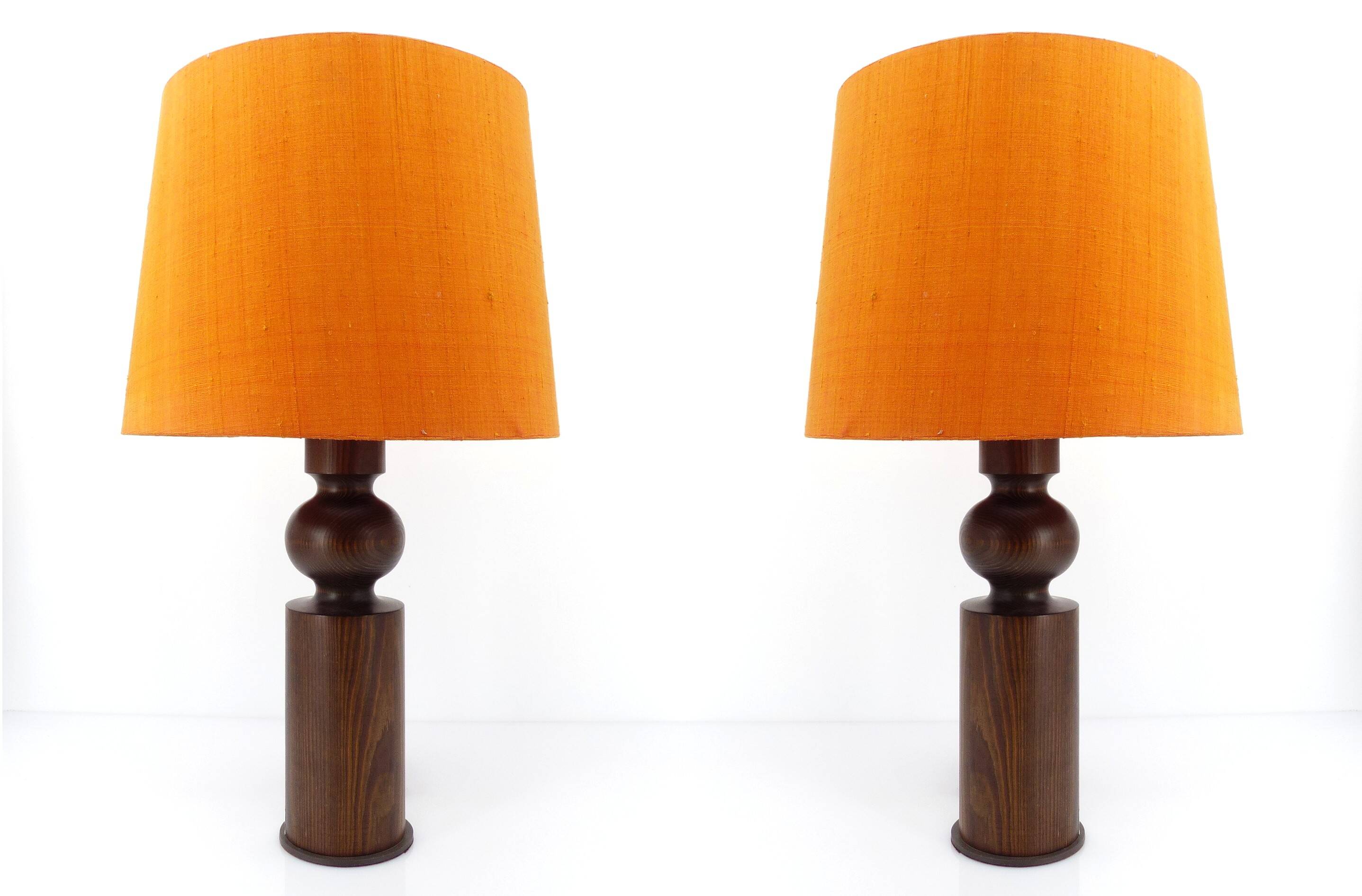 Pair of Scandinavian pine table lamps by Uno Kristiansson for Luxus
