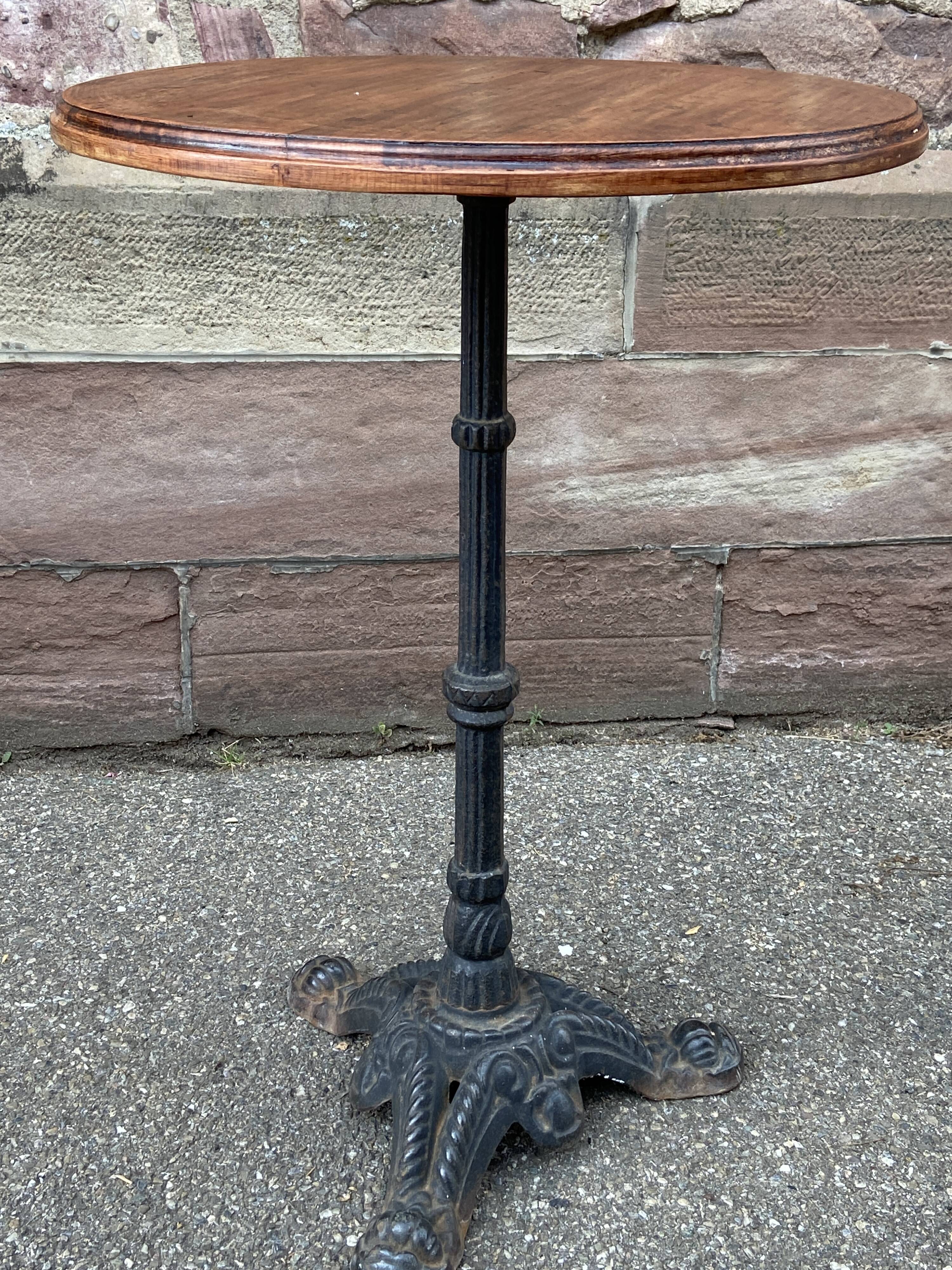 Vintage coffee pedestal table
