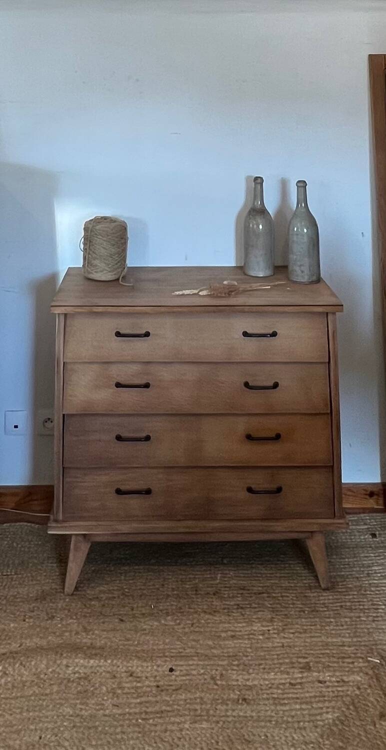 Commode en chêne brut, pieds compas, années 50