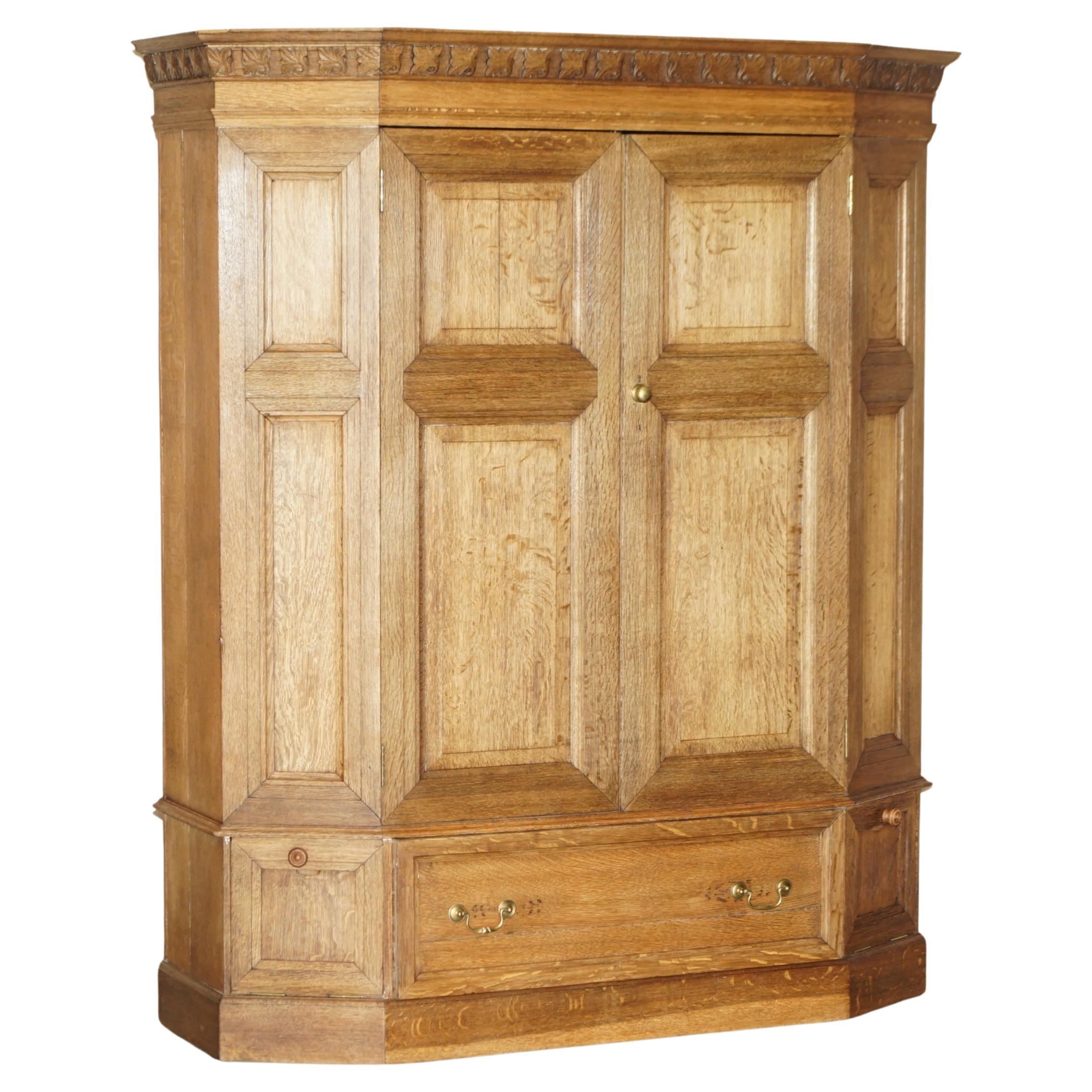 Armoire Victorien en Pin circa 1880